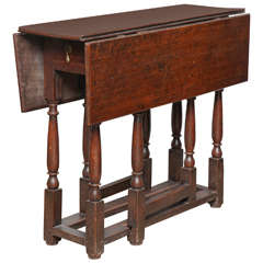 Antique English Early 18th Century Oak Gate Leg Table