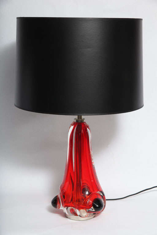 A pair of Italian art glass table lamps, produced circa 1960s, the sculptural forms crafted of vibrant red and black Murano glass by Seguso.