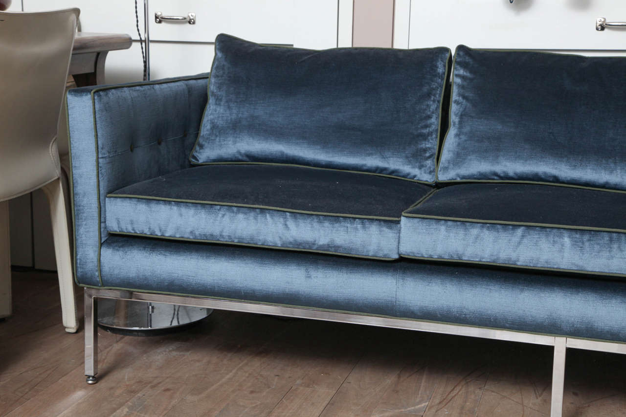 Divano in velluto blu In condizioni buone a New York, NY