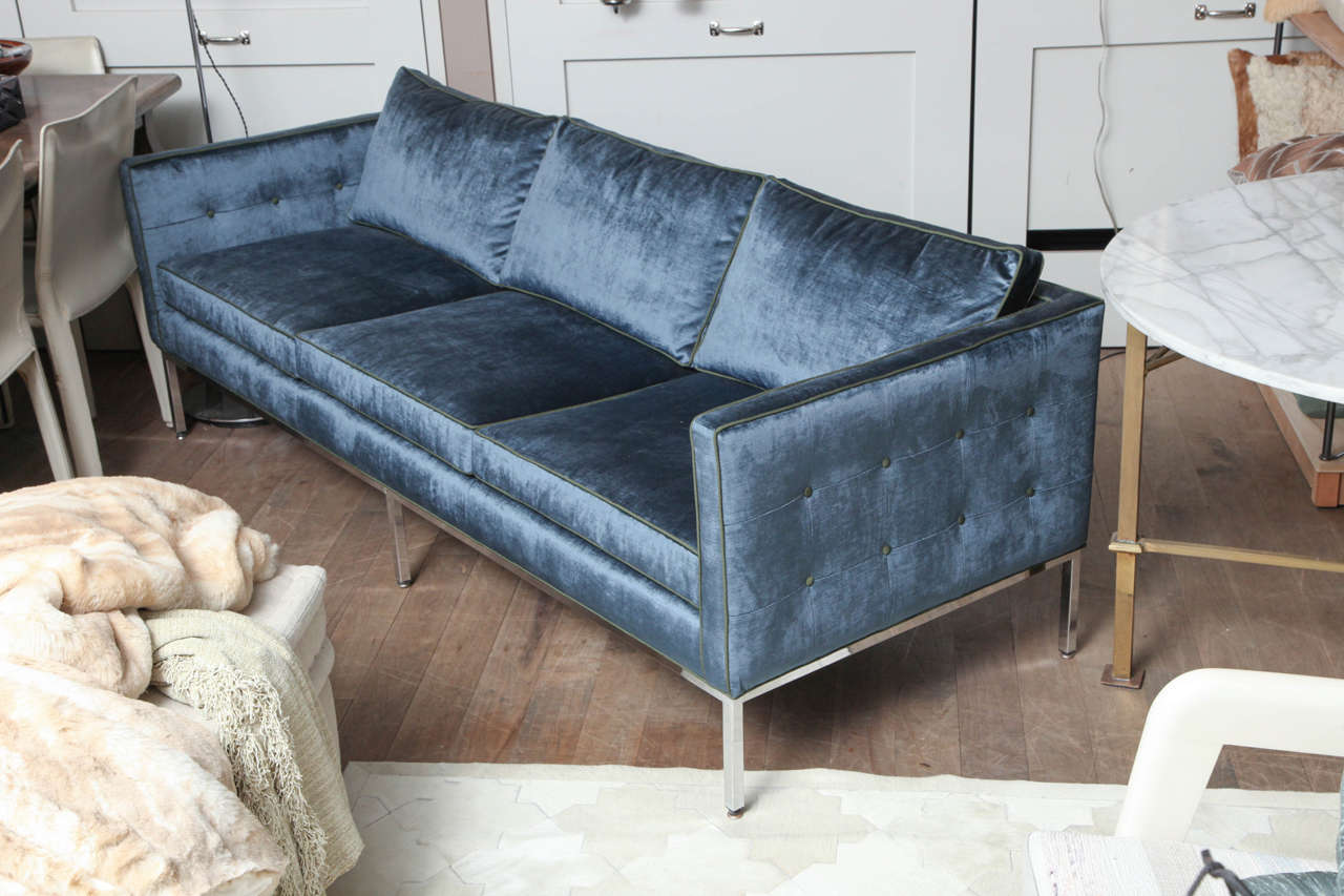 Divano in velluto blu 3