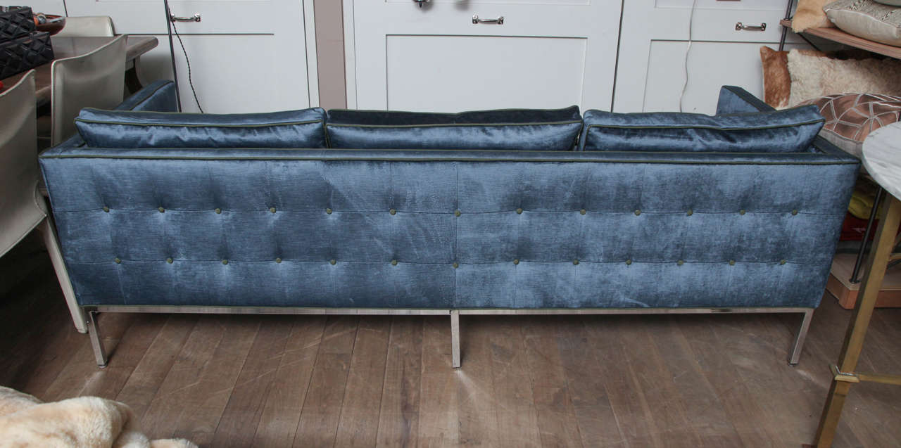 Divano in velluto blu 5