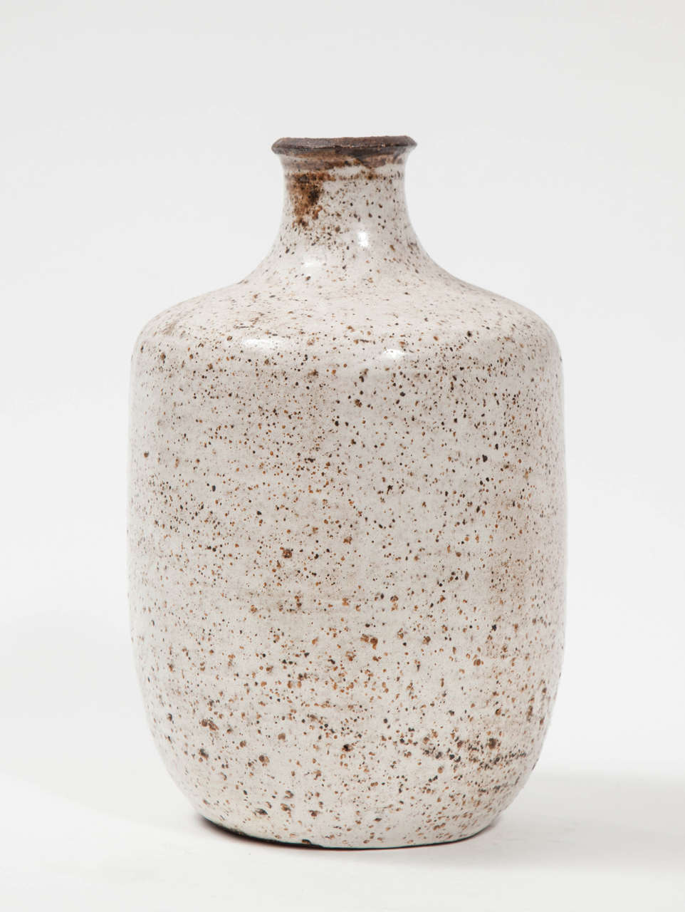Reduction-fired Frans Wildenhain's wheel-thrown glazed stoneware bottle vase. In his pottery, Frans captured the spirit of the times in 1950's ceramics - a period rich in curves, color, abstract design, simplicity, utility, earth tones, and