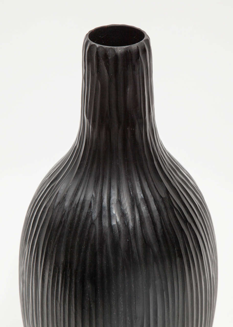 Moderne Vase en verre noir de Murano, soufflé à la main et taillé au Battuto, Massimo Micheluzzi, 2002 en vente