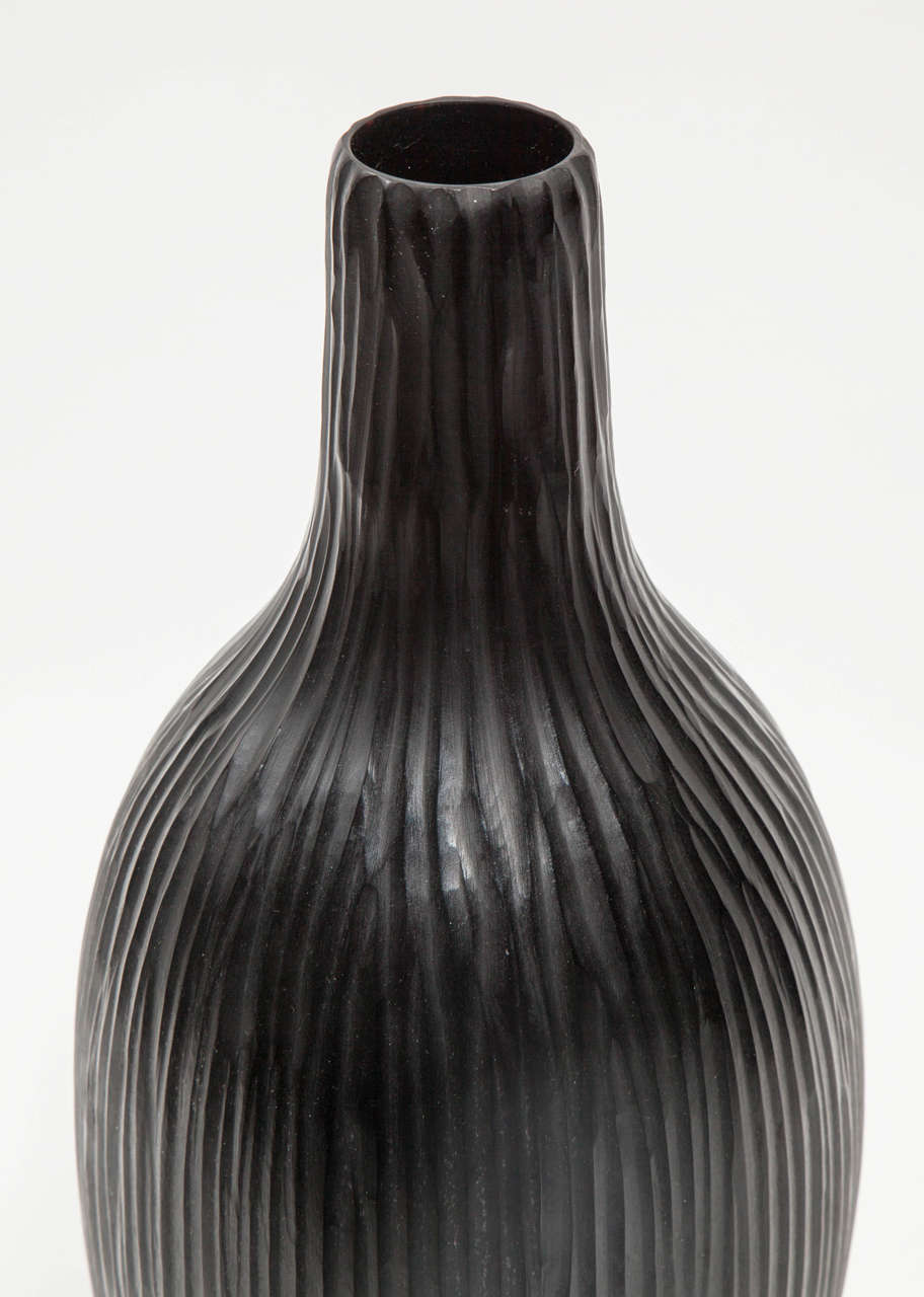 Massimo Micheluzzi Jarrón negro de cristal de Murano, soplado a mano y tallado a battuto, 2002 Moderno en venta