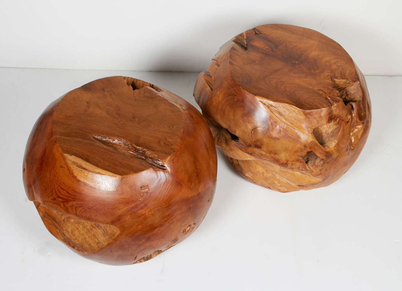 Pair of Organic Teak Wood Side Table Spheres In Excellent Condition In Fort Lauderdale, FL