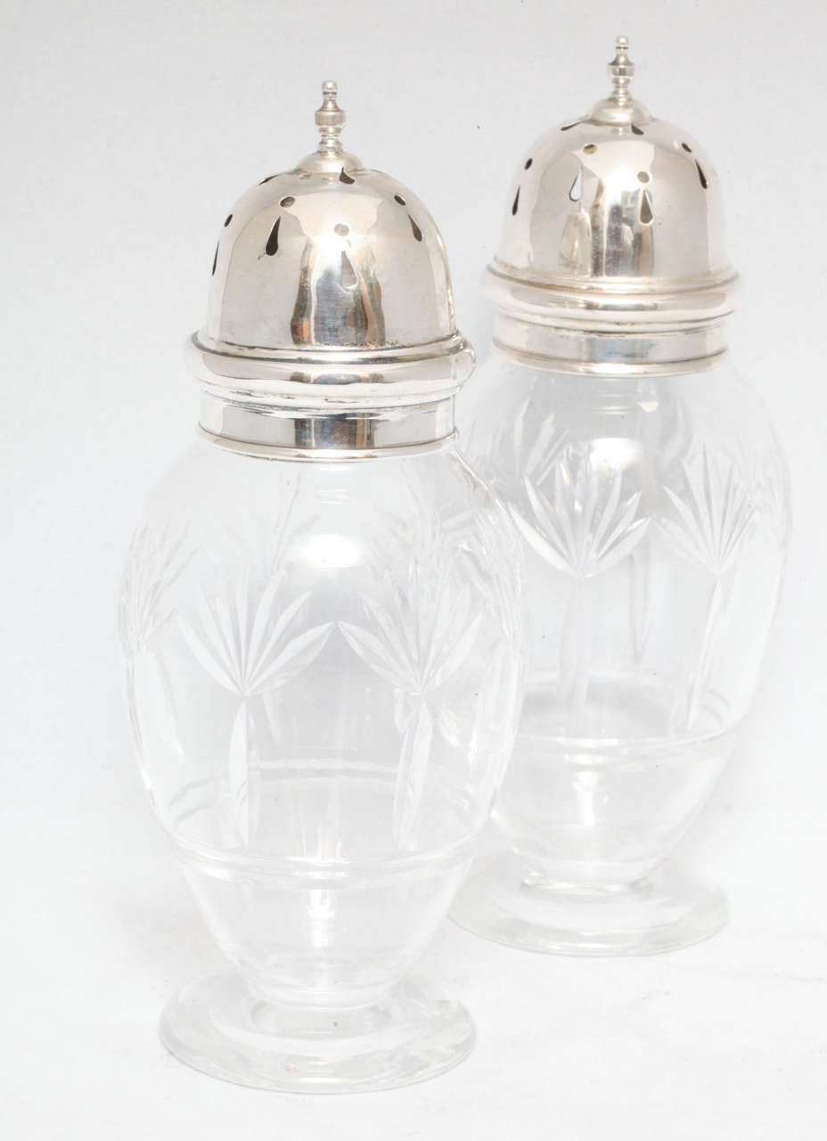 Edwardian Pair of Sterling Silver-Mounted Sugar Casters In Excellent Condition In New York, NY