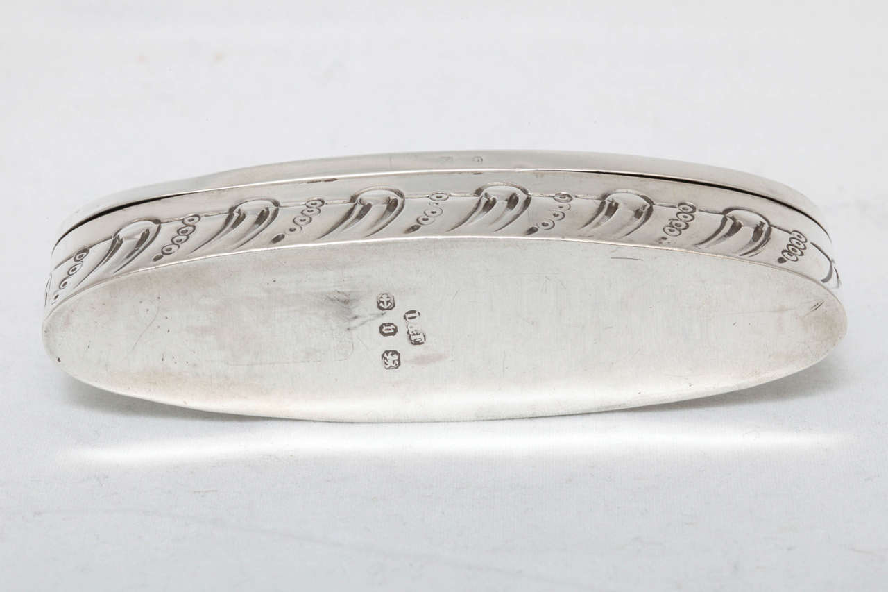 Sterling Silver Lovely Victorian Four-Ring Fitted Oval Ring Box with Hinged Lid