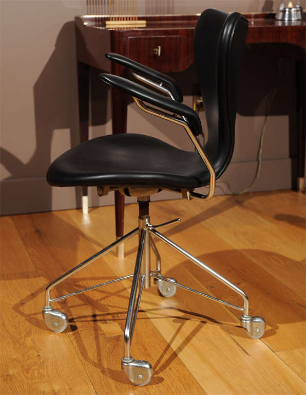 arne jacobsen desk chair