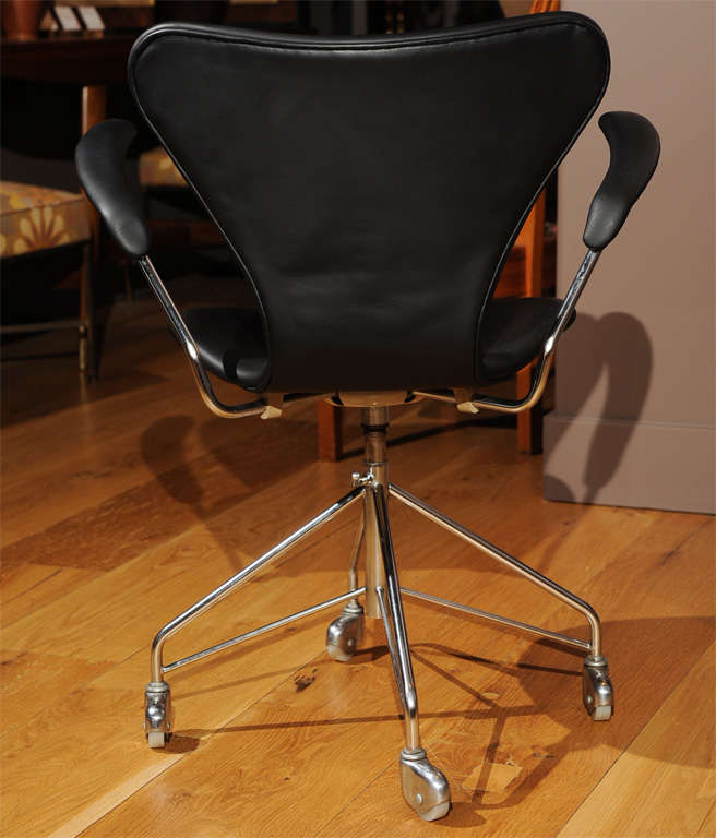 Mid-20th Century Arne Jacobsen - Office Chair, Series 7, model 3217