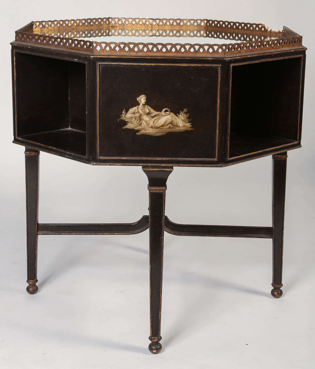 Ebonized and Parcel-Gilt Regency Side Table with Mirrored Top In Good Condition For Sale In Los Angeles, CA