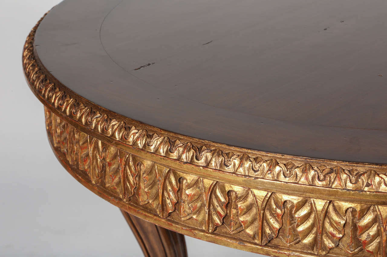 Table centrale à tête de lion en bois doré et noyer 1