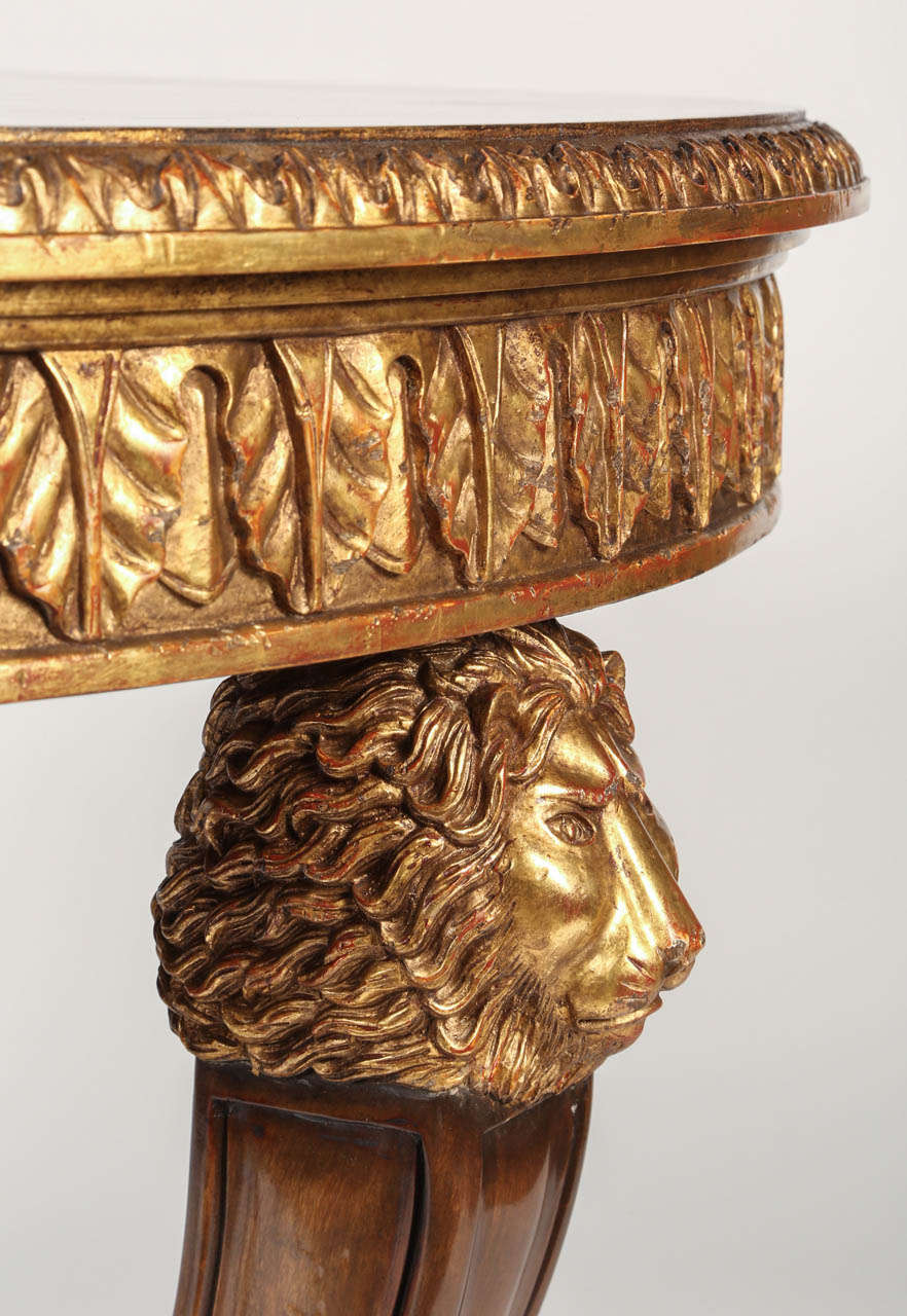 Table centrale à tête de lion en bois doré et noyer 4
