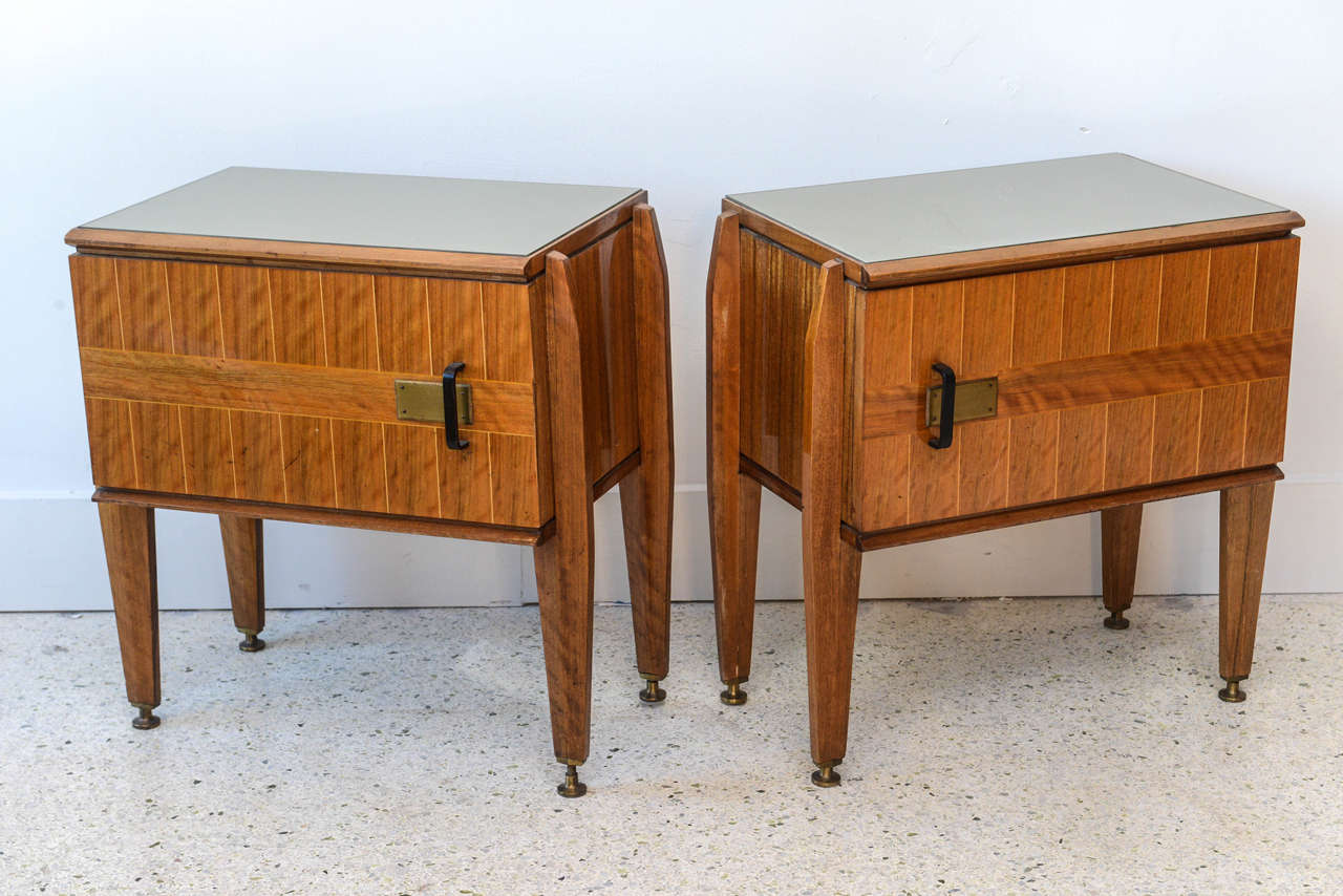 Mid-Century Modern Pair of Italian Modern Inlaid Mixed Wood and Bronze Night Tables, Dassi For Sale
