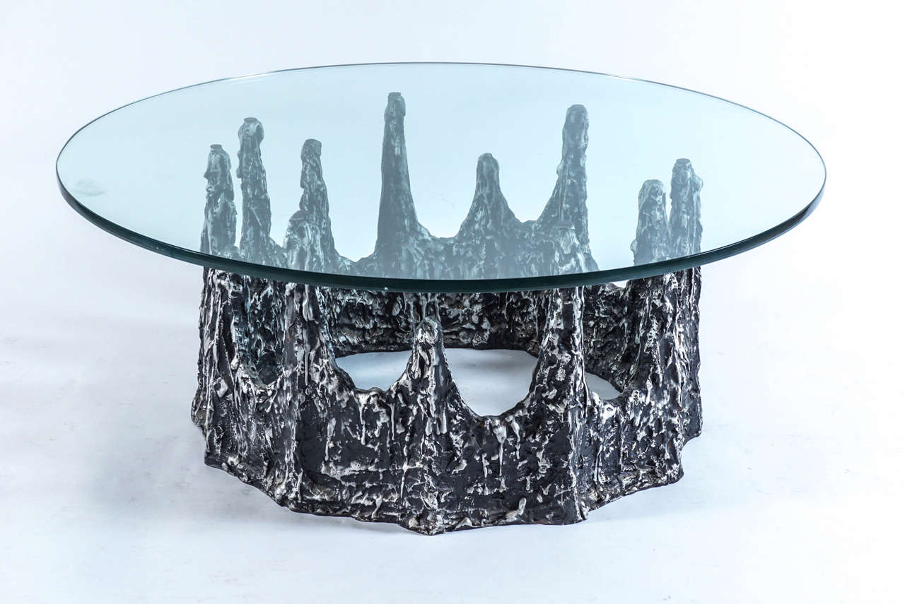 Brutalist style coronet form, composite base in an unusual silver and black “drip-glazed” finish supports a round 3/4” glass top. One 3 mm x 3 mm pit on glass and minor scratches, otherwise excellent vintage condition. Base diameter: 28