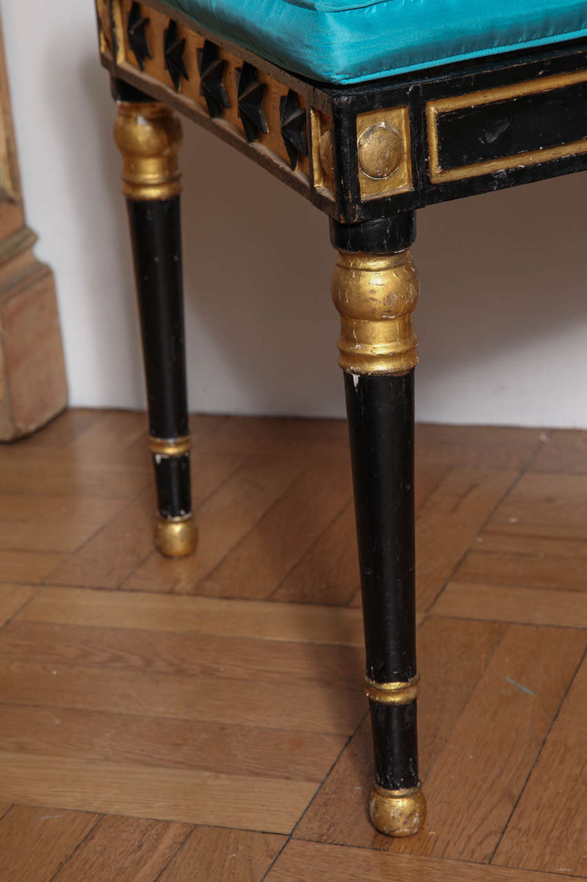 Set of 19th Century Ebonized and Parcel Gilt Egyptian Revival Regency Chairs In Good Condition For Sale In New York, NY