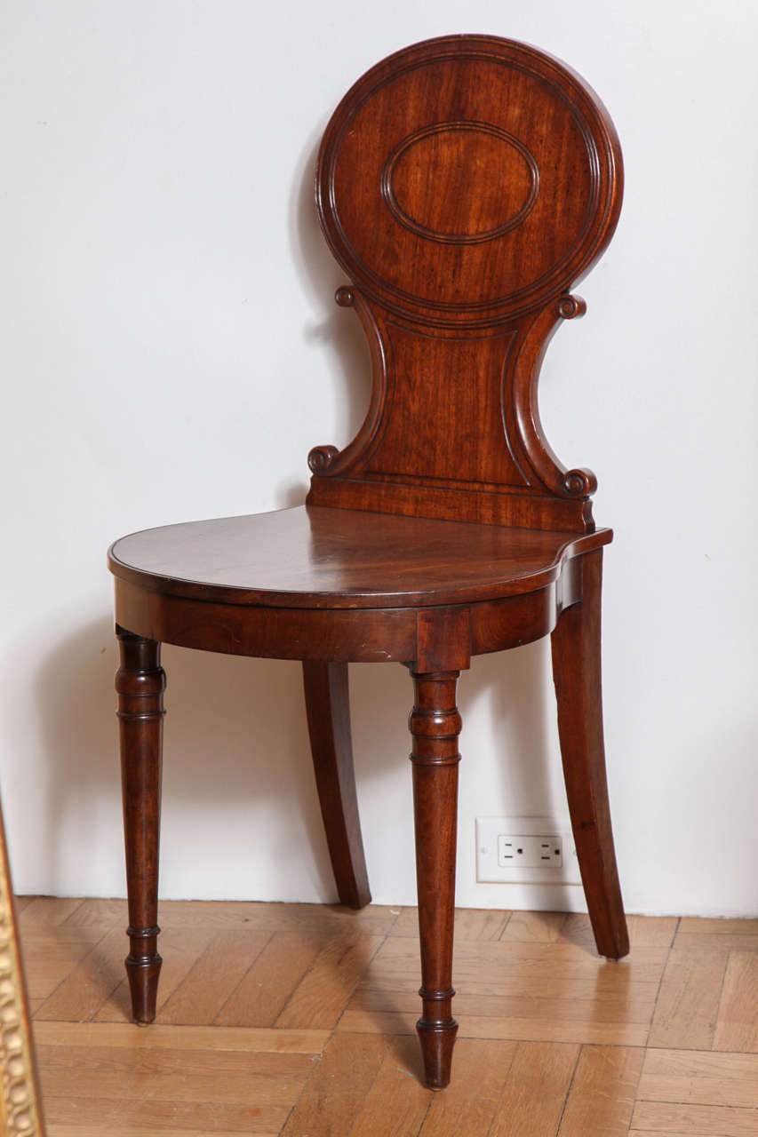British Pair of Carved Mahogany Hall Chairs, England, Early 19th Century For Sale