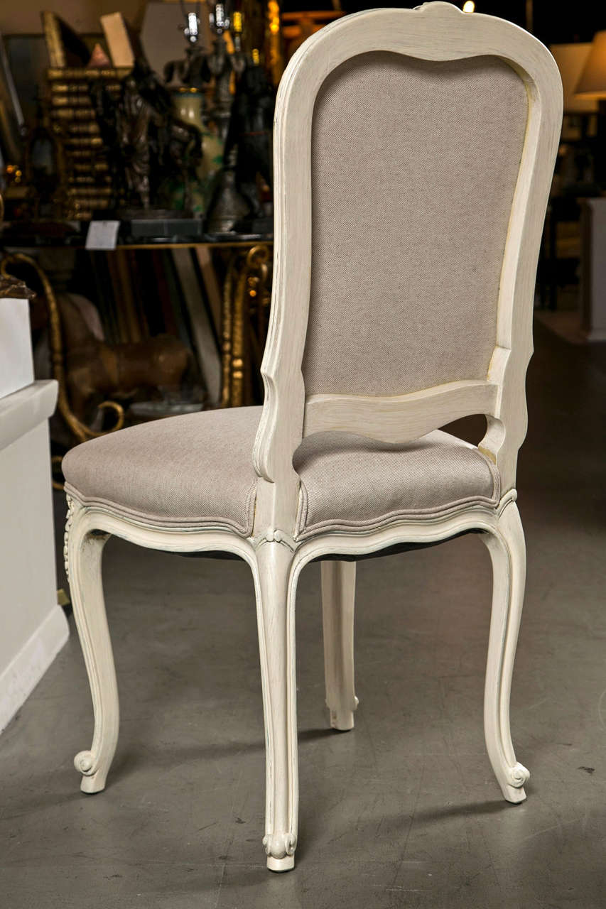 Ensemble de huit chaises de salle à manger de style Louis XV en vente 1