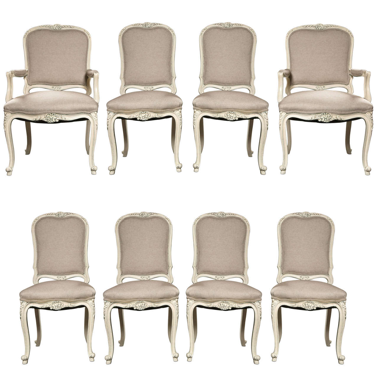 Ensemble de huit chaises de salle à manger de style Louis XV en vente