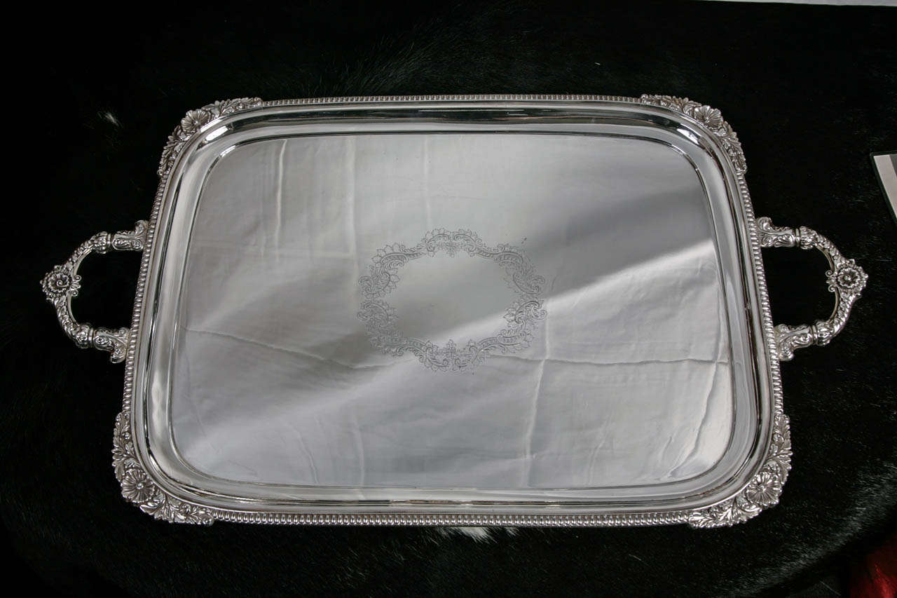 Silver plate server, circa 1910 with leaf detail in the middle, and decorative pattern on corners and handles. By Walker & Hall.