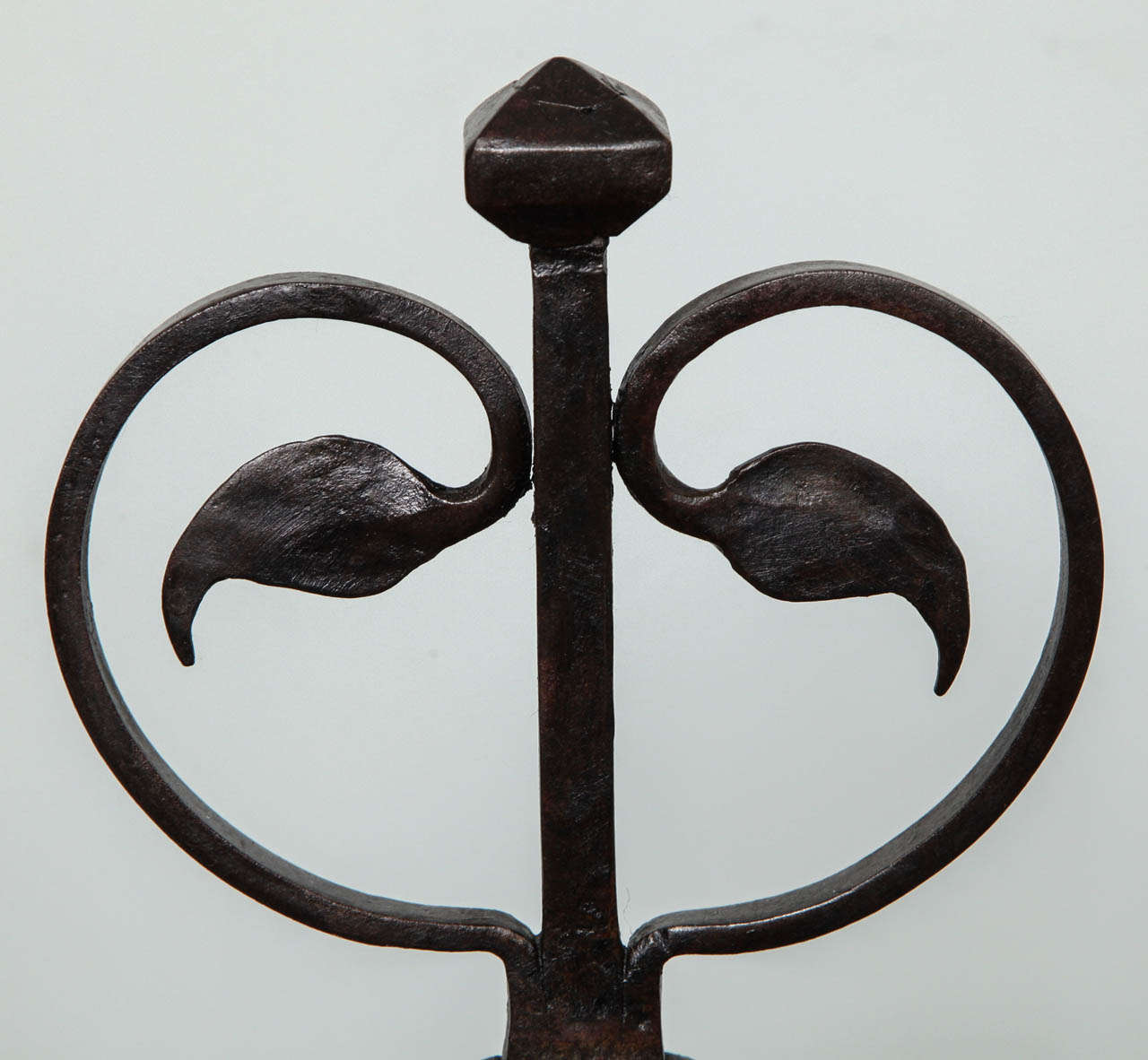 Pair of Arts and Crafts Wrought Iron Trailing Vine Andirons In Good Condition In Greenwich, CT