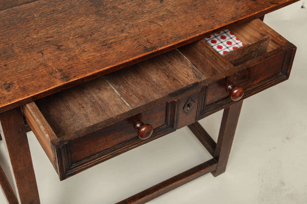 Late 17th Century English Side Table In Excellent Condition In Greenwich, CT
