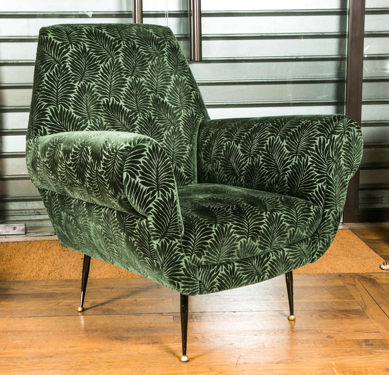 Italian Mid-Century Modern armchairs, newly upholstered with green fabric, four lacquered steel and brass feet, by Gigi Radice.