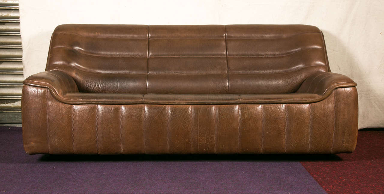 Thick Buffalo Leather Sofa by De Sede, 1970s In Good Condition For Sale In Saint-Ouen, FR