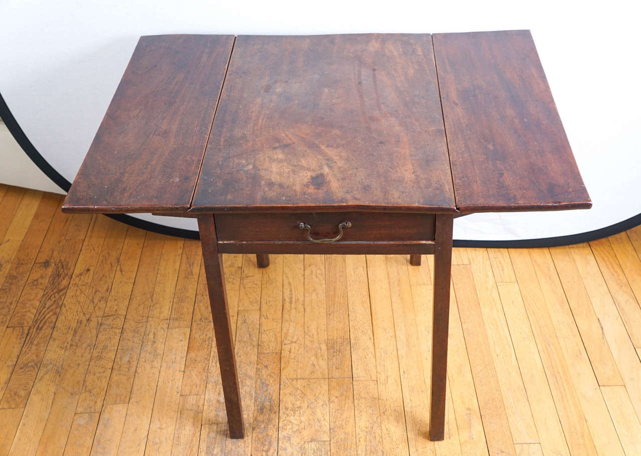 Mahogany Drop-Leaf Table In Excellent Condition In Sheffield, MA