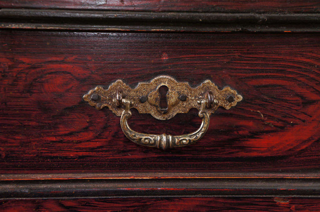 Pine Chest of Drawers in Original Decorative Paint In Good Condition In Baltimore, MD