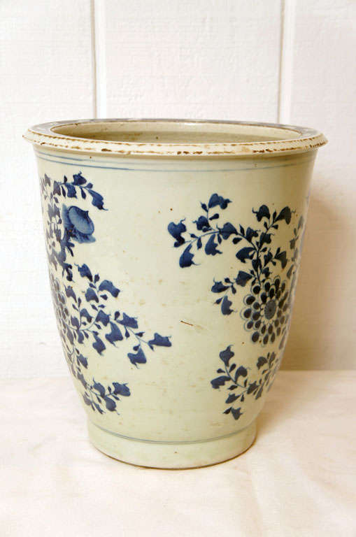 Chinese Porcelain Jardiniere In Excellent Condition In Washington, DC