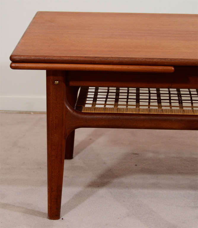 Mid Century Danish Modern Extending Coffee or Cocktail Table