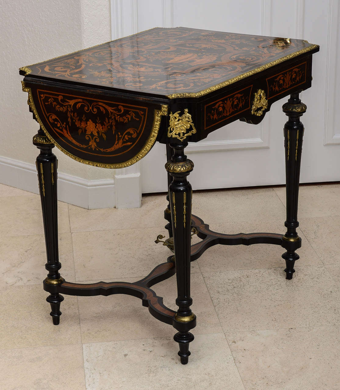 French Drop-Leaf Center Table, Vanity, or Desk from the 19th Century In Good Condition For Sale In West Palm Beach, FL