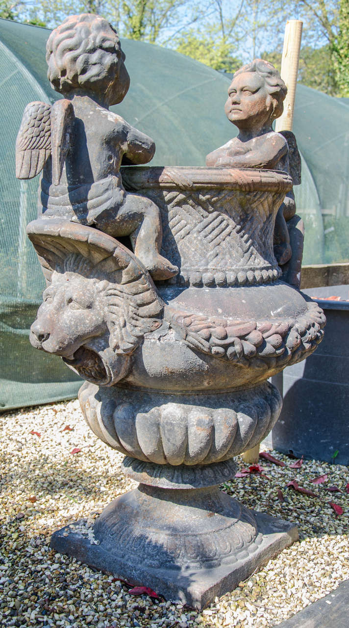 Pair of Decorative Cast Iron Putti Urns In Good Condition In London, GB