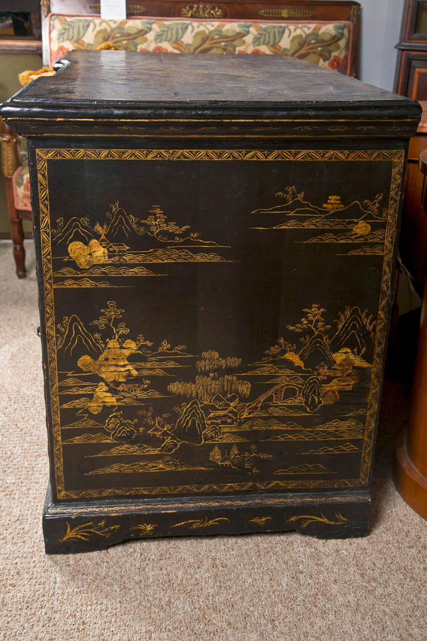 18th-19th Century Chinese Export Chinoiserie Lacquer Decorated Knee Hole Desk 2