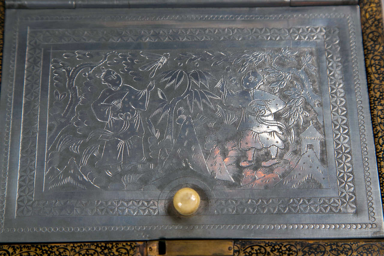 19th Century Chinoiserie Antique Humidor Jewelry Box In Good Condition In Stamford, CT