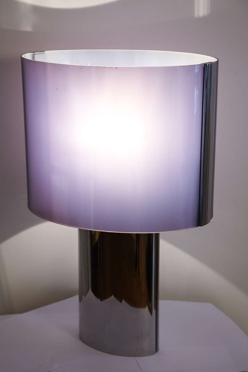 Important pair of high chromed steel and blue perspex table lamps, France, 1970's, attributed to Knoll.
Oval base, shade in white inside, light blue grey outside.