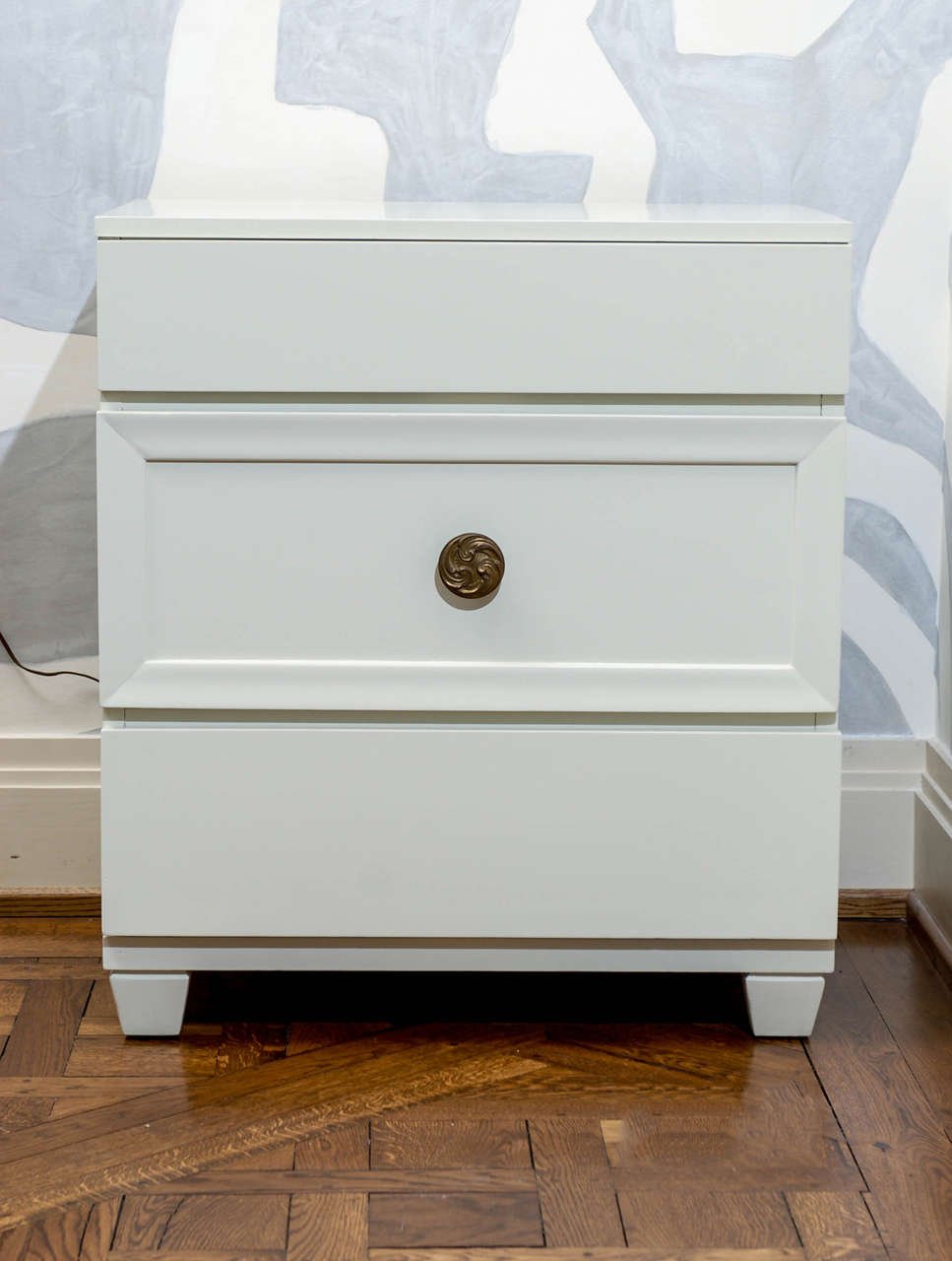 Pair of Grosfeld House Style Three-Drawer Chests, Night Stands in Cream Lacquer 3