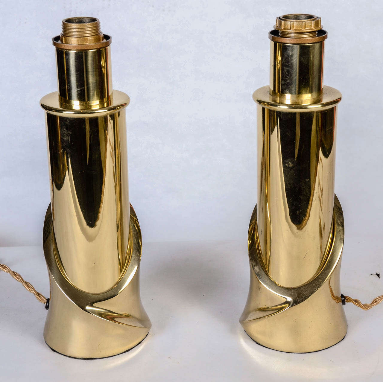 Fine XX secolo Piccola coppia di lampade in ottone nello stile di Angelo Brotto in vendita