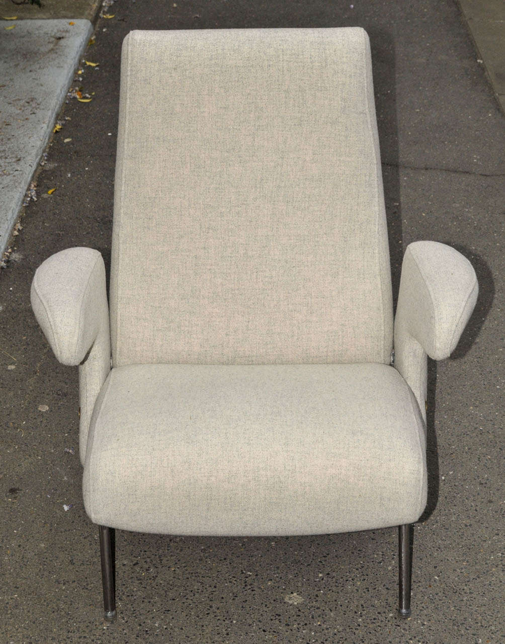 Pair of 1954 armchairs by Eugenio Carboni. Artiflex Edition. 'Delphino' model. New fabric. Good condition. Normal wear consistent with age and use.