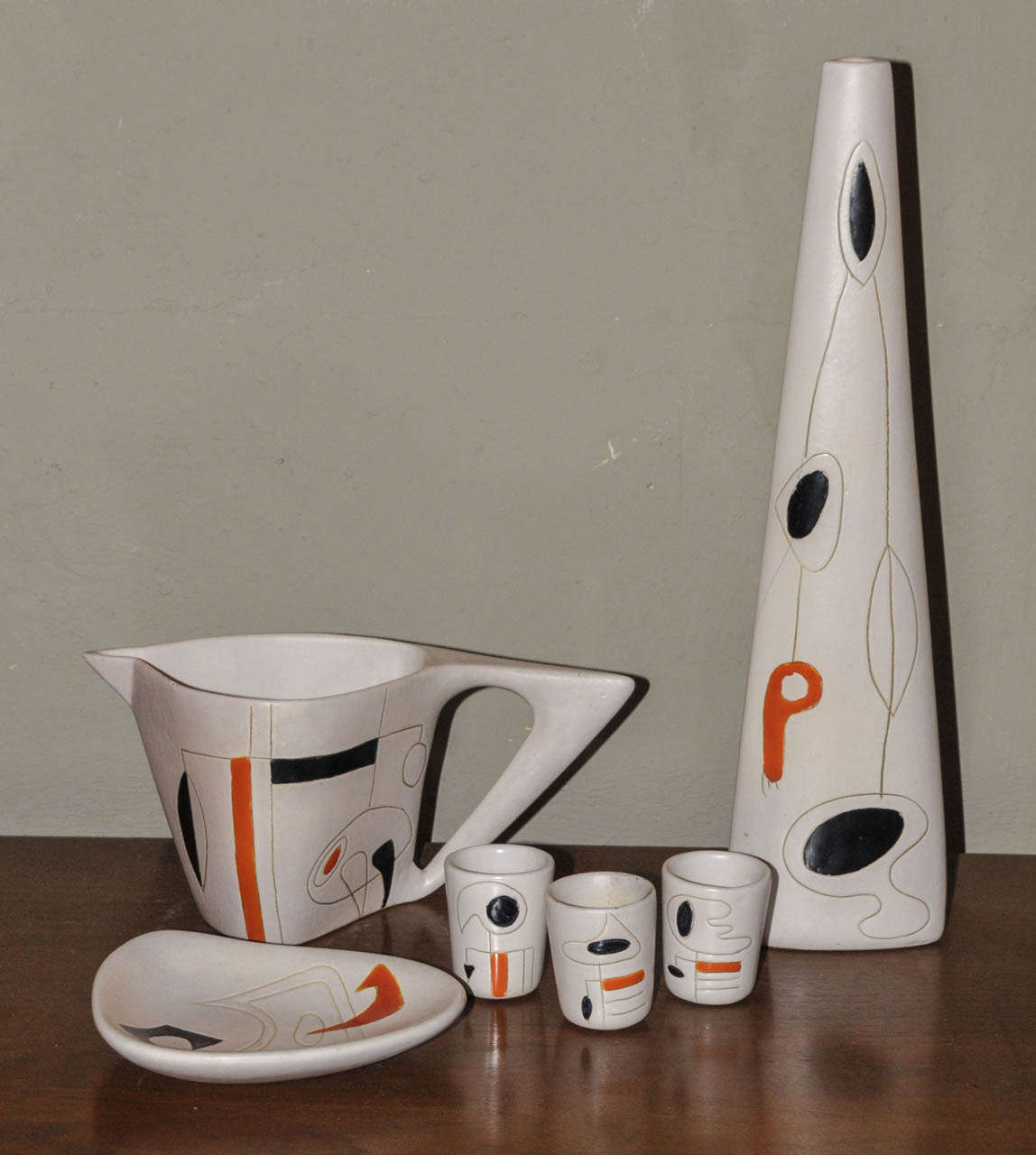 Set of Six 1950's Ceramic Pieces by Peter and Denise Orlando. Good condition. Normal wear consistent with age and use. 

Dimension (highest object) : Height 39cm x Length 10cm x Diameter 8cm.
Dimension (coffee pot): Height 25cm x Length 12cm x