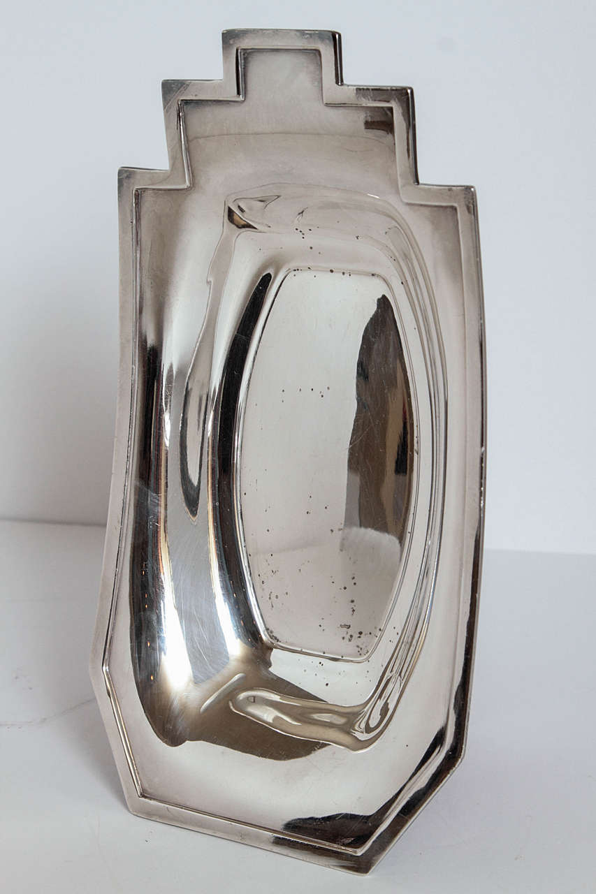 Machine Age Art Deco Louis Rice skyscraper serving pieces silver plate  SMALL TRAY SOLD

Two excellent examples of difficult to source trays from this ICONIC line.
Apollo E.P.N.S. epns
Signed patented US designs.
SMALL TRAY SOLD

Measure: Large