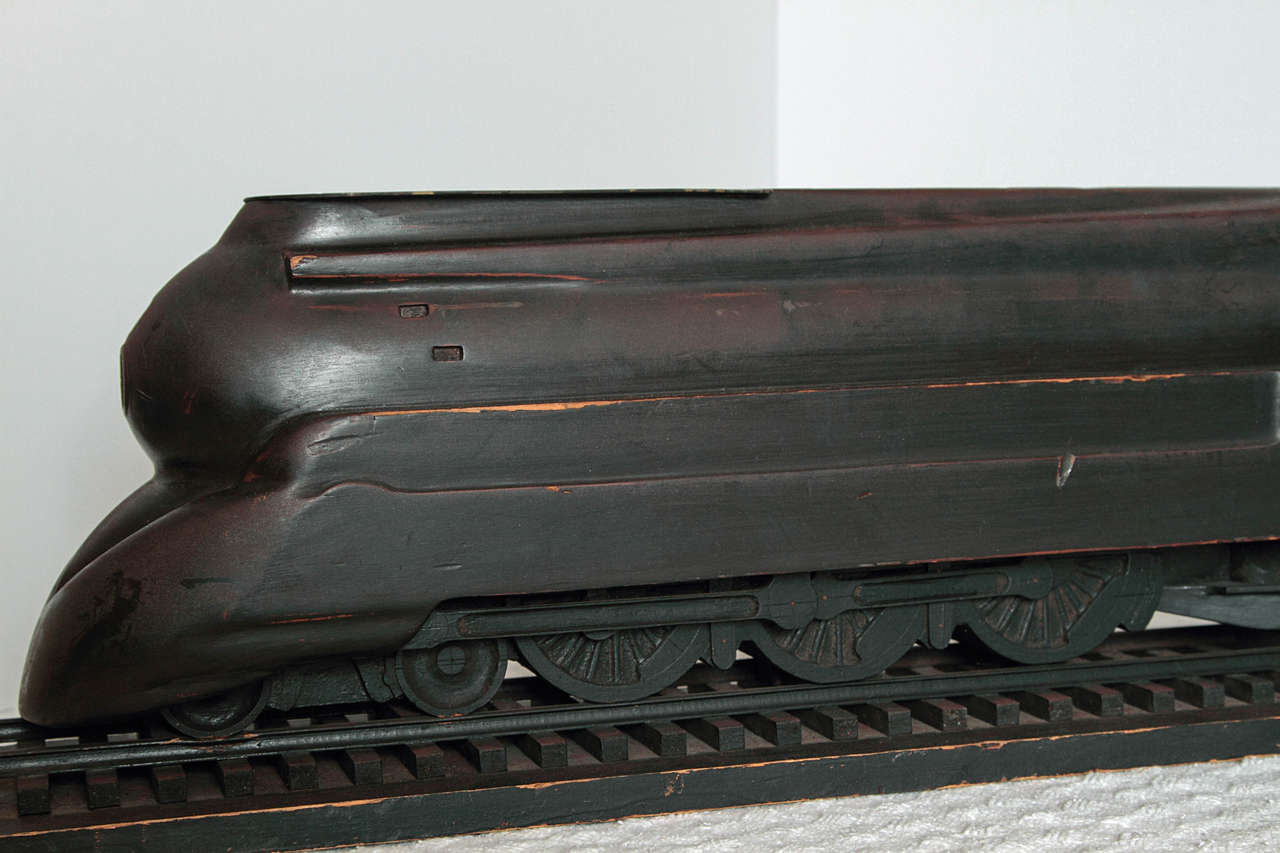 Américain Modèle de train PRR Streamliner sculpté à la main de l'ère de la machine Art Déco Raymond Loewy