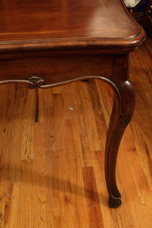 American Antique Dining Table with Retractable Leaves
