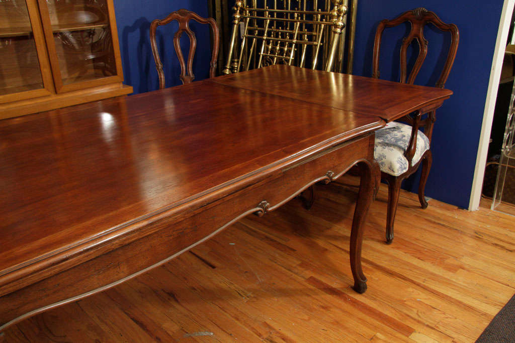 Cherry Antique Dining Table with Retractable Leaves