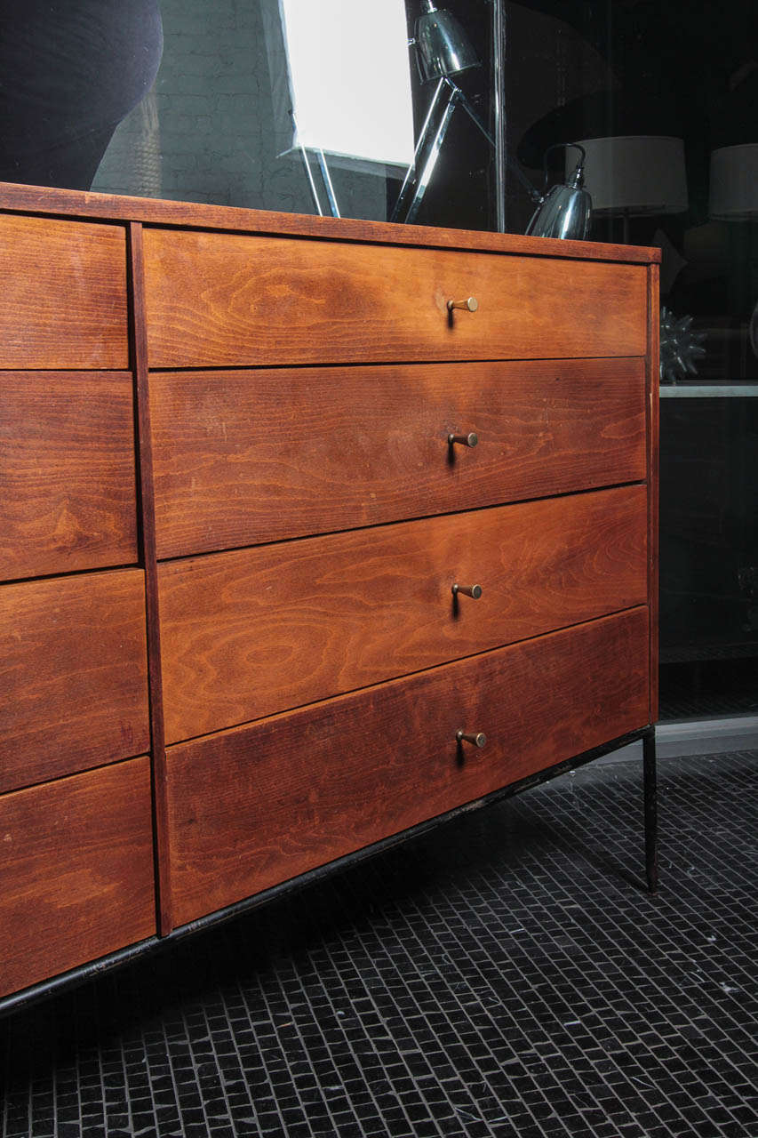Paul McCobb Planner Group dresser in maple with brass handles and iron base In Excellent Condition In New York, NY