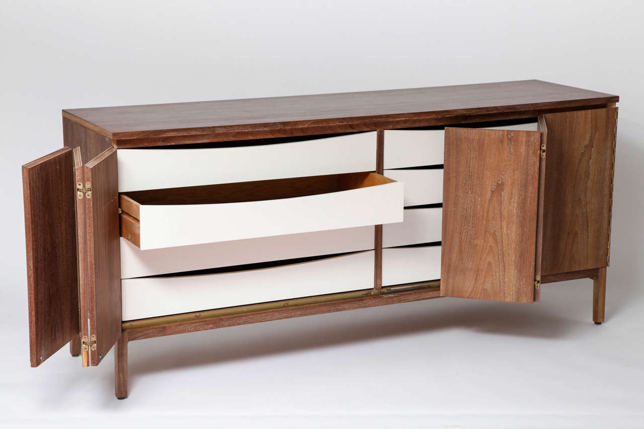 Mid-20th Century Paul McCobb Chest Of Drawers