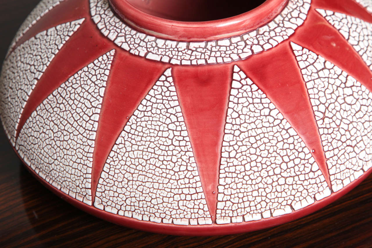 20ième siècle Atelier Saint Clément, Vase Art Déco en porcelaine émaillée
