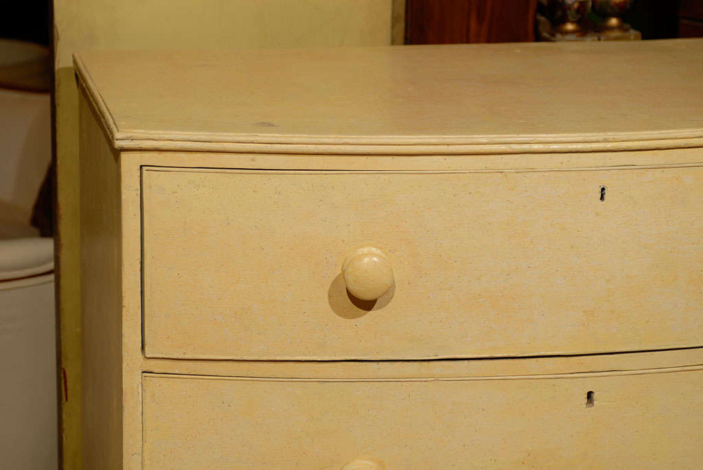 English Early 19th Century Bow-Front Three-Drawer Chest of Pale Yellow Color In Good Condition In Atlanta, GA