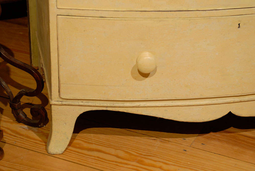 English Early 19th Century Bow-Front Three-Drawer Chest of Pale Yellow Color 1
