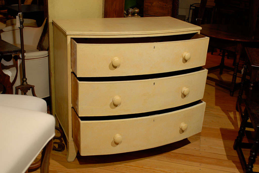 English Early 19th Century Bow-Front Three-Drawer Chest of Pale Yellow Color 2
